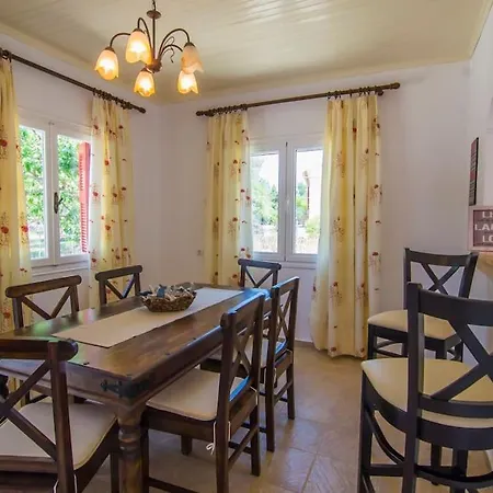 Holiday home Panos *