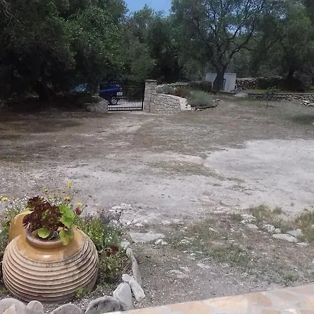 בית נופש Panos *